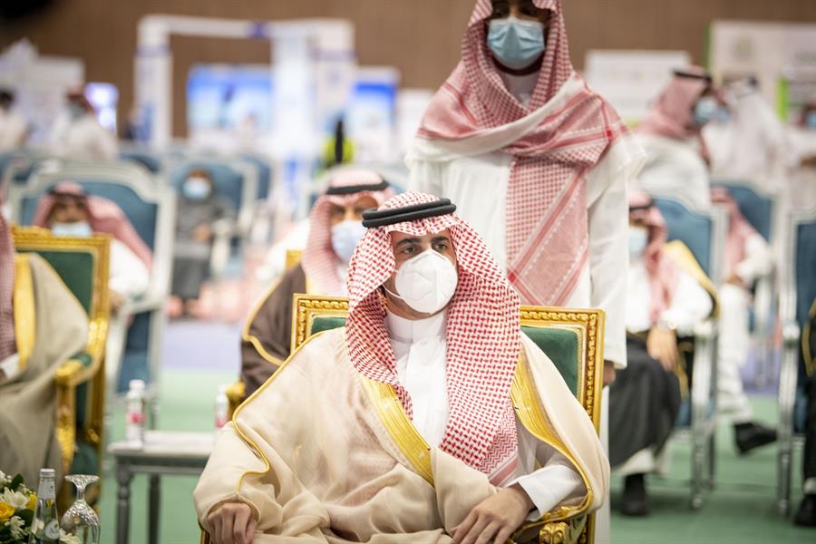  أمير الجوف يفتتح مهرجان أيام العسل بدومة الجندل بمشاركة 140 نحالاً  