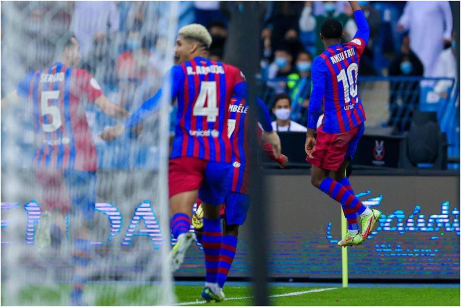 ريال مدريد يتأهل لنهائي السوبر الإسباني بثلاثية مُثيرة أمام برشلونة