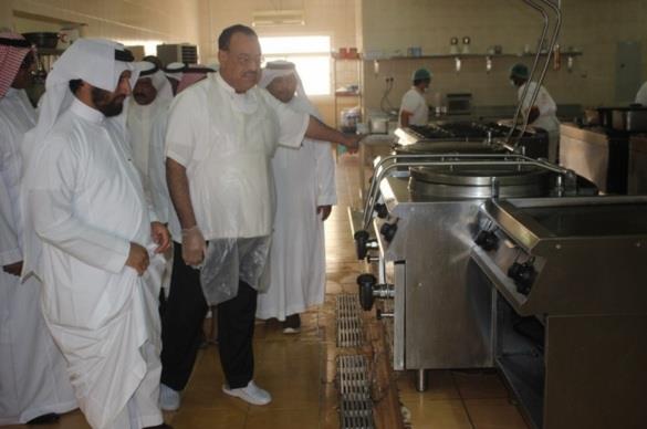 المقرن يقوم بزيارة مفاجئة لمركز التأهيل الشامل بجازان المقرن يقوم بزيارة مفاجئة لمركز التأهيل الشامل بجازان