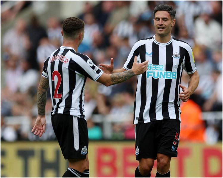 نيوكاسل يستهل مشواره بالدوري الإنجليزي بثنائية في مرمى نوتنغهام فورست