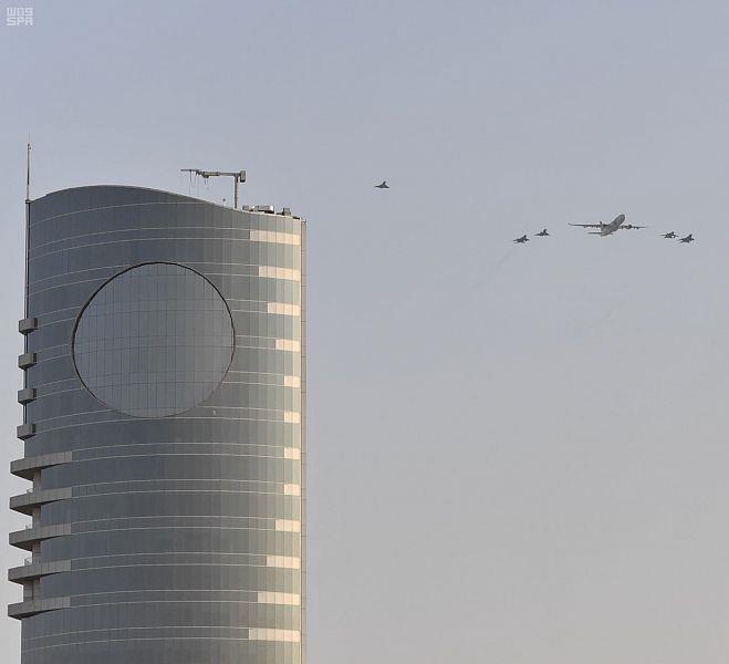  القوات الجوية تنفذ عروضاً في سماء الرياض