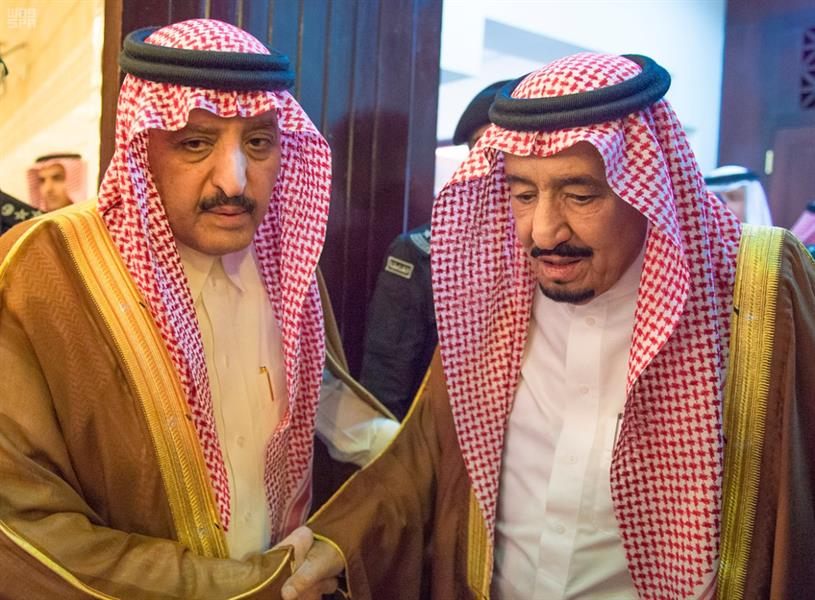 خادم الحرمين الشريفين وولي العهد يتقدمان المصلين على الأمير تركي بن عبدالعزيز