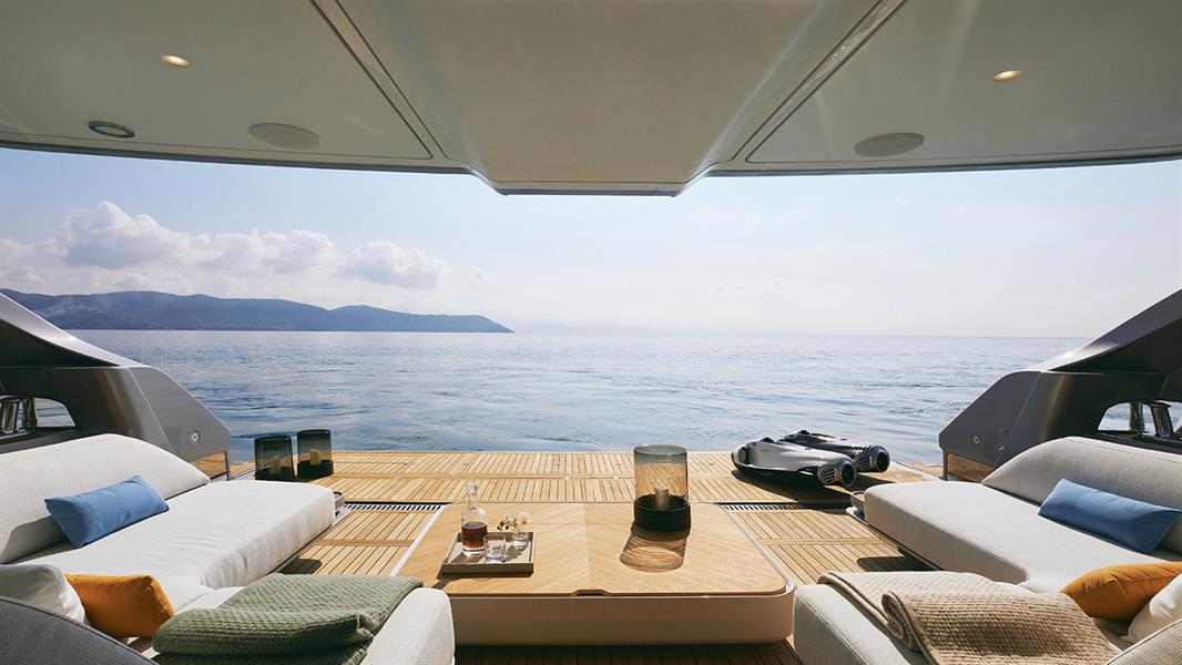 يخت إيطالي يخت إيطالي