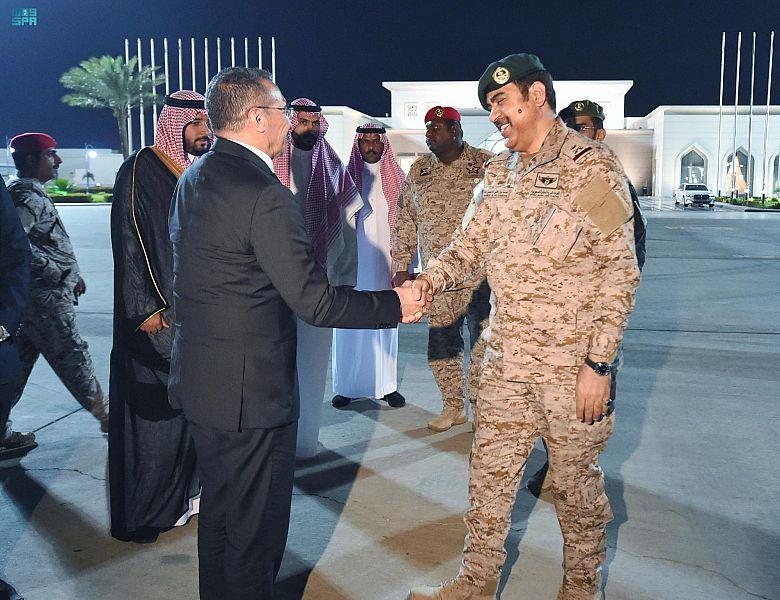  وزيرُ الدفاعِ الماليزي يغادرُ جدةَ