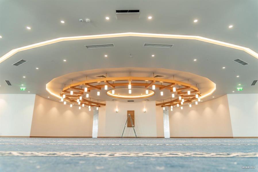 ينتظر افتتاحه قريباً.. صور لمسجد الملك سلمان بجزر المالديف من الداخل 