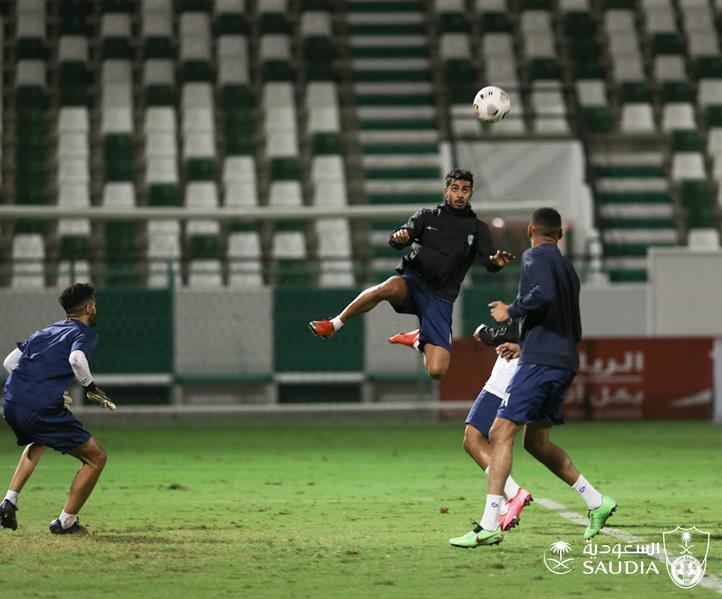صور.. الأهلي يعاود تدريباته استعداداً لمواجهة الفتح 