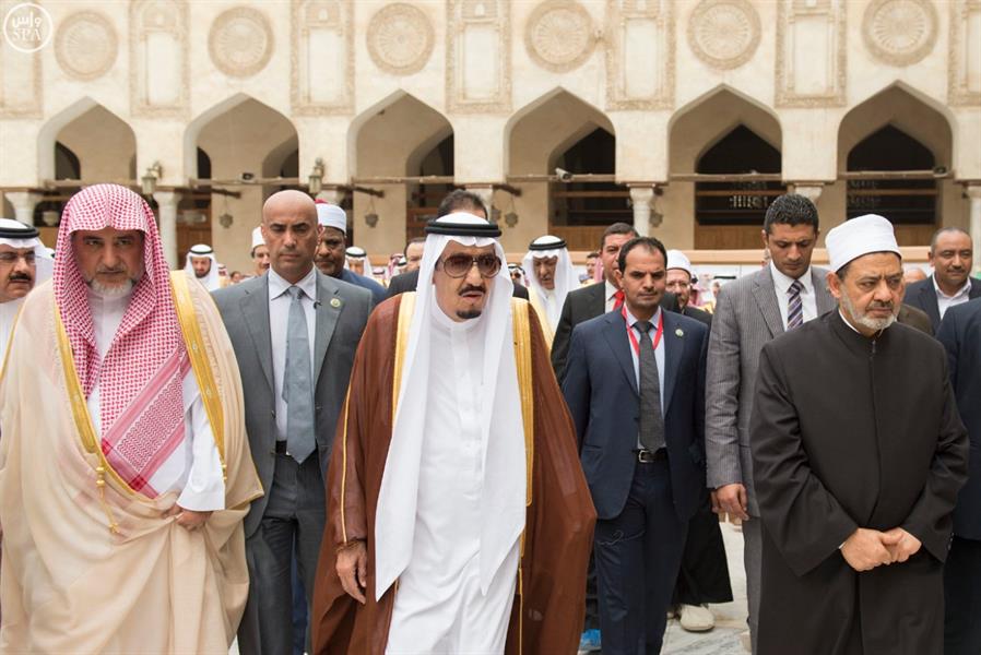 خادم الحرمين يزور الجامع الأزهر.. والدكتور الطيب في استقباله