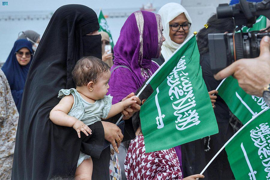 أقلتا 247 من رعايا الدول الصديقة.. سفينتا جلالة الملك 