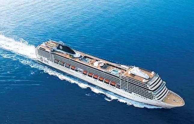  وصول ثاني فندق عائم إلى الدوحة