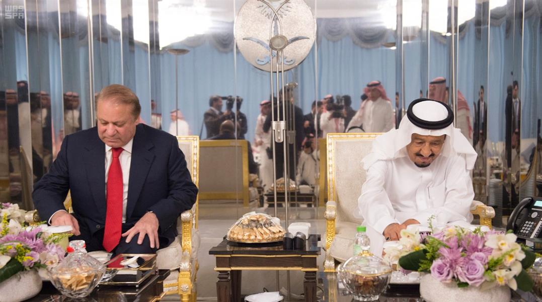 خادم الحرمين الشريفين يستقبل رئيس وزراء باكستان