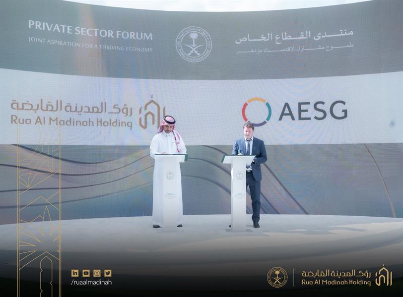 4 عقود تؤهل 4 عقود تؤهل