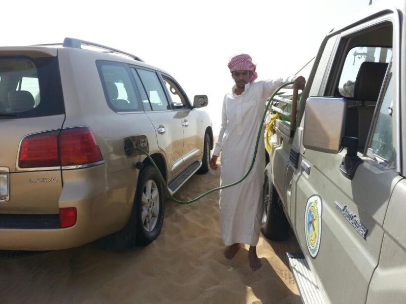 حرس الحدود يعثر على إماراتيين ضلوا طريقهم في الربع الخالي