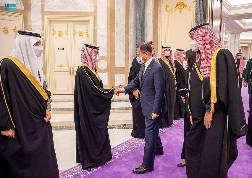 ولي العهد يستقبل رئيس كوريا الجنوبية ويعقدان جلسة مباحثات رسمية