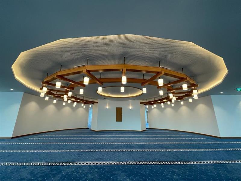 ينتظر افتتاحه قريباً.. صور لمسجد الملك سلمان بجزر المالديف من الداخل 