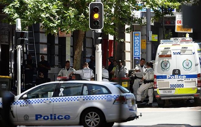 فرار خمسة رهائن من مختطف «مقهى سيدني»