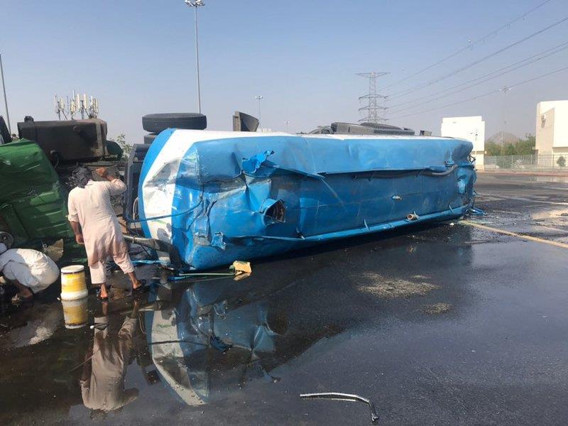 شاهد.. تصادم بين حافلة وشاحنة يسفر عن إصابة 18 شخصا بمكة