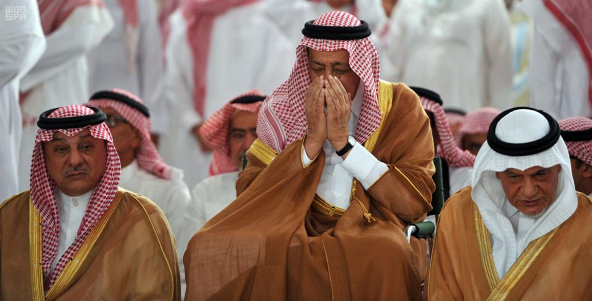 الصلاة على الأمير سعد الفيصل بالمسجد الحرام ودفن جثمانه بمقبرة العدل - صور الصلاة على الأمير سعد الفيصل بالمسجد الحرام ودفن جثمانه بمقبرة العدل - صور