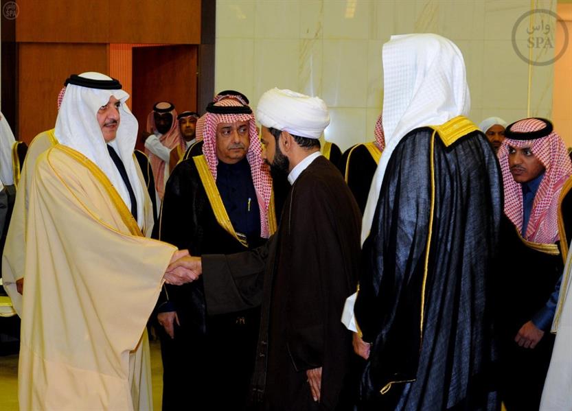 أمير المنطقة الشرقية يستقبل المعزين