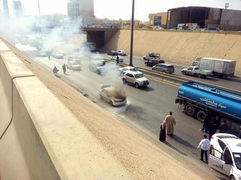 حريق سيارة على طريق الملك فهد