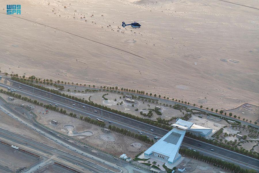 مشاهد مهيبة للحرم المكي وسط تحليق طيران الأمن فوقه  