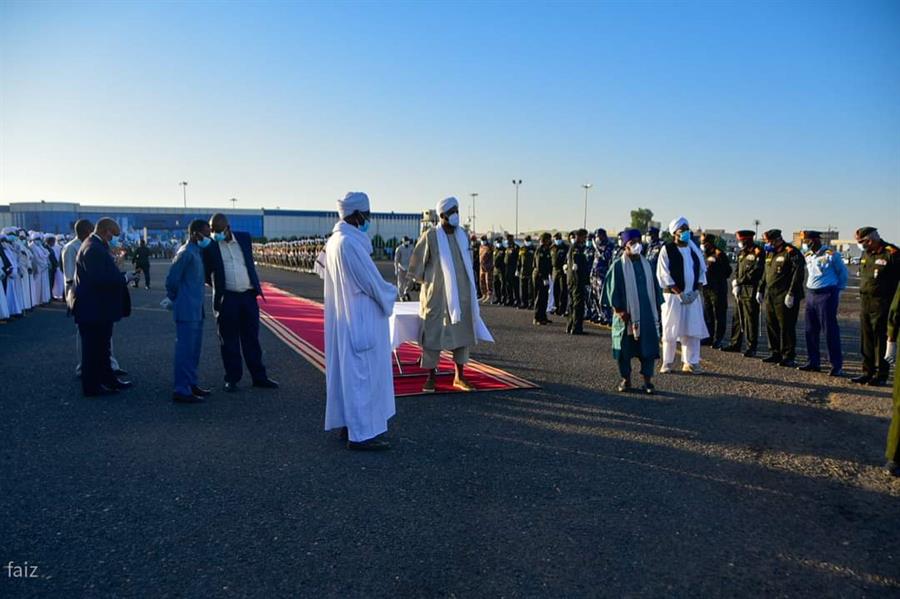 شاهد.. استقبال رسمي لجثمان الصادق المهدي بمطار الخرطوم شاهد.. استقبال رسمي لجثمان الصادق المهدي بمطار الخرطوم
