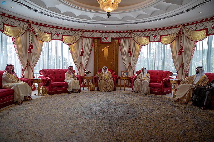 ملك البحرين يستقبل سمو وزير الخارجية