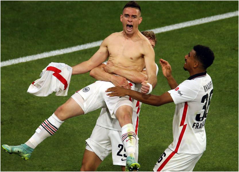 فرانكفورت بطلاً للدوري الأوروبي بعد مباراة ماراثونية أمام رينجرز