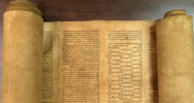 تقول الجامعة إن عمر المخطوطة يفوق 850 عاما