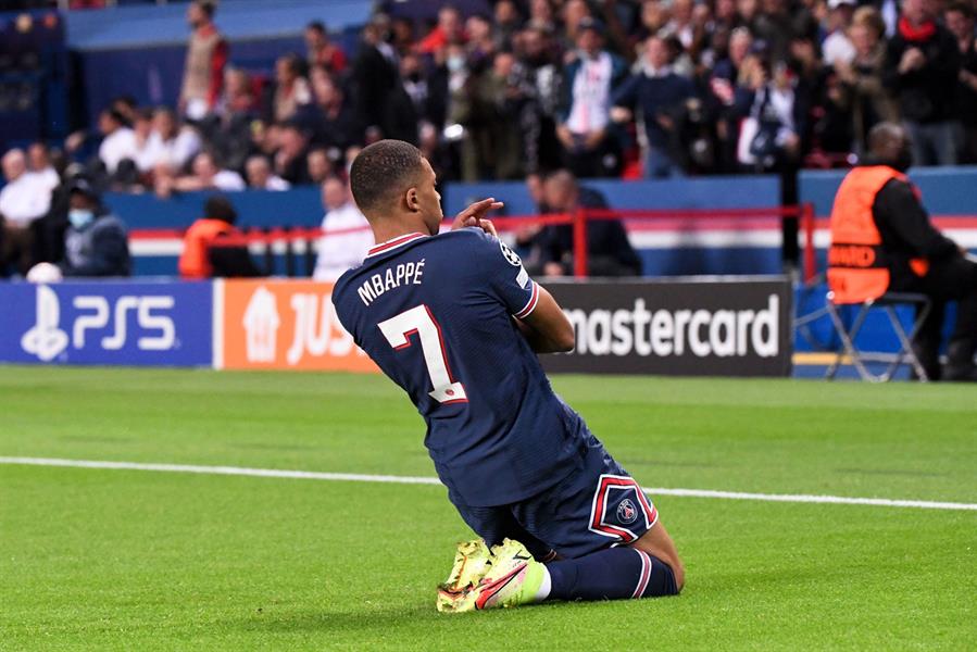 باريس سان جيرمان يتصدر مجموعته بفوز صعب أمام لايبزيغ