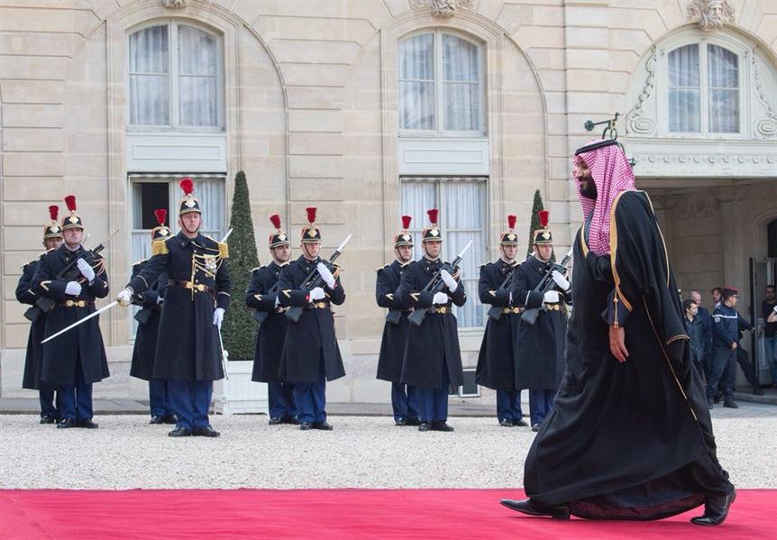 بالفيديو.. ولي العهد يصل إلى قصر الإليزيه.. والرئيس الفرنسي في مقدمة مستقبليه