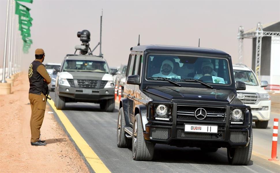 بالصور.. ولي عهد دبي يحضر أشواط جائزة الملك عبد العزيز لسباقات الهجن