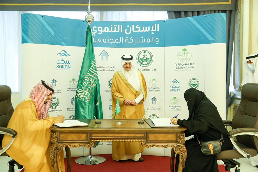 أمير المنطقة الشرقية يسلّم وحدات سكنية لمستفيدي الإسكان التنموي