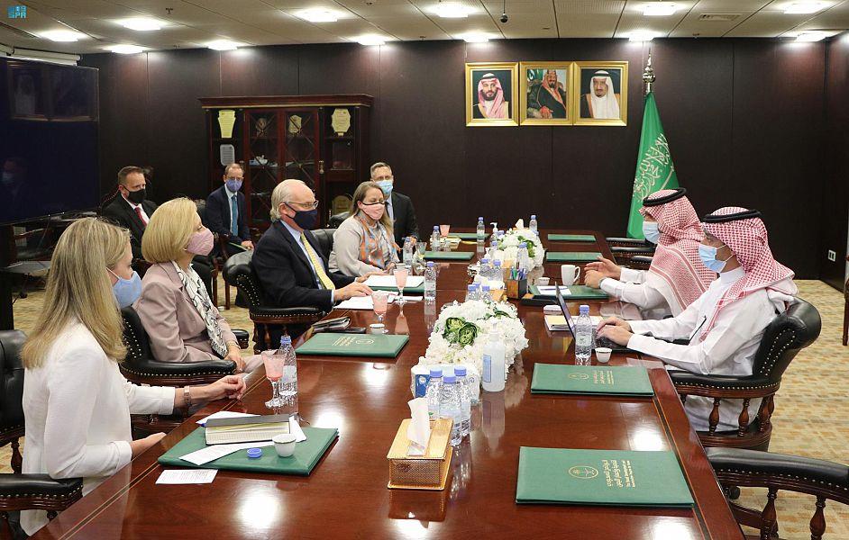 السفير آل جابر يلتقى بالمبعوث الأمريكي إلى اليمن السفير آل جابر يلتقى بالمبعوث الأمريكي إلى اليمن