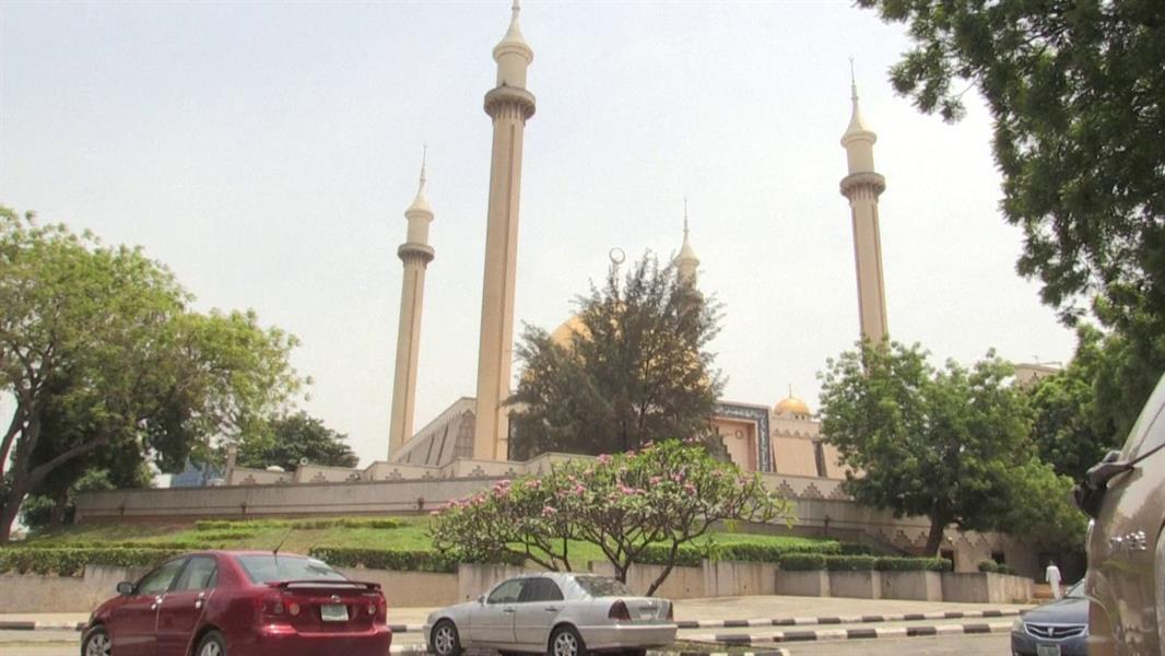 الموريتانيون يتقاطرون على المساجد بعد تخفيف تدابير العزل