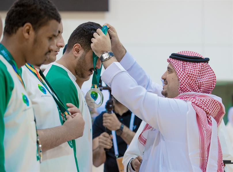 بن جلوي يتوّج بن جلوي يتوّج