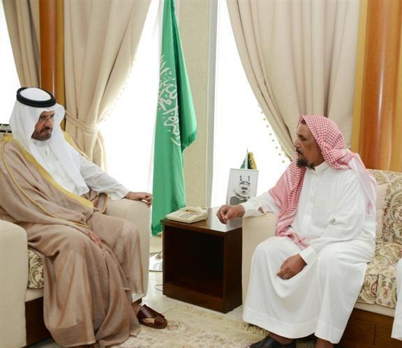 أمير منطقة حائل يستقبل والد قاتل ابن عمه بمحافظة الشملي