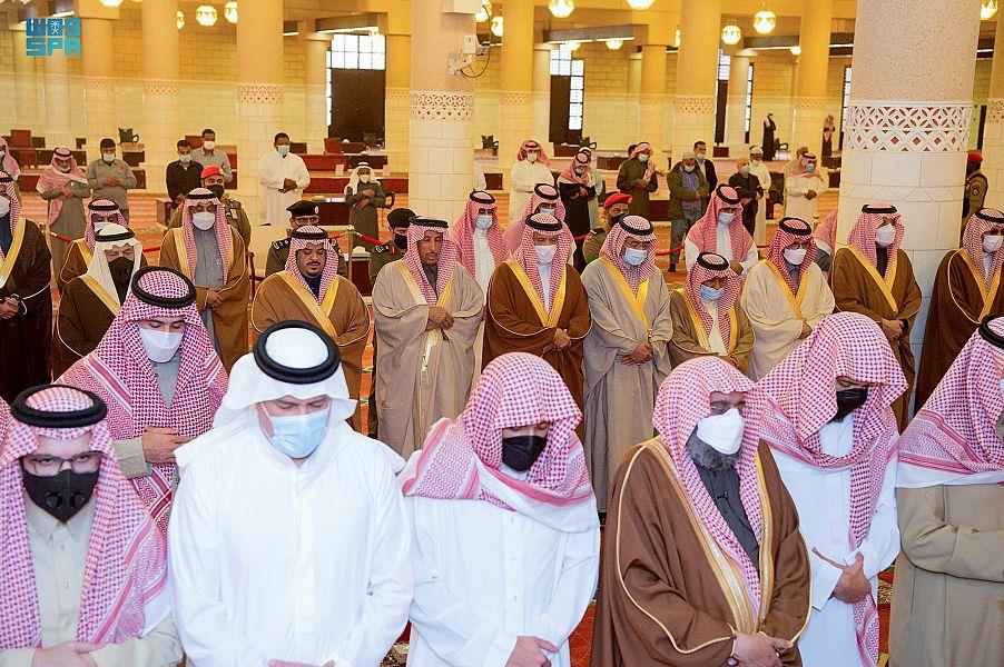 نائب أمير الرياض يؤدي صلاة الميت على الأمير تركي بن عبدالعزيز بن ثنيان. نائب أمير الرياض يؤدي صلاة الميت على الأمير تركي بن عبدالعزيز بن ثنيان.