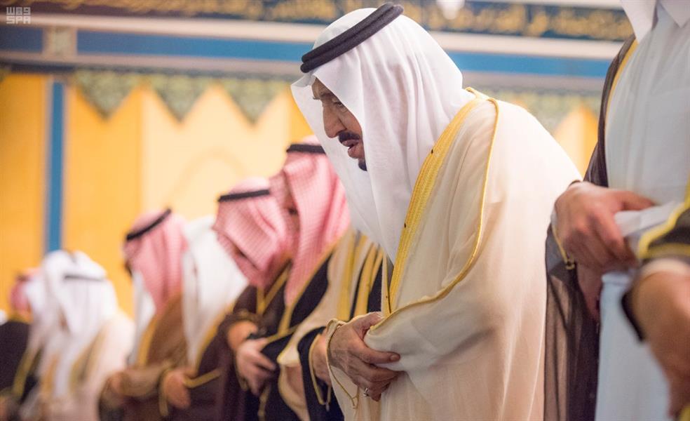 الصلاة على الأمير مشعل بالمسجد الحرام.. وخادم الحرمين يتقدم المصلين (صور)
