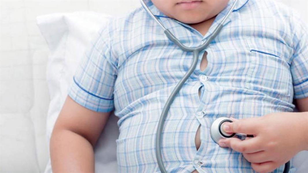 "الصحة" للآباء: احذروا غرق أطفالكم في بحر السمنة.. واتبعوا هذه النصائح