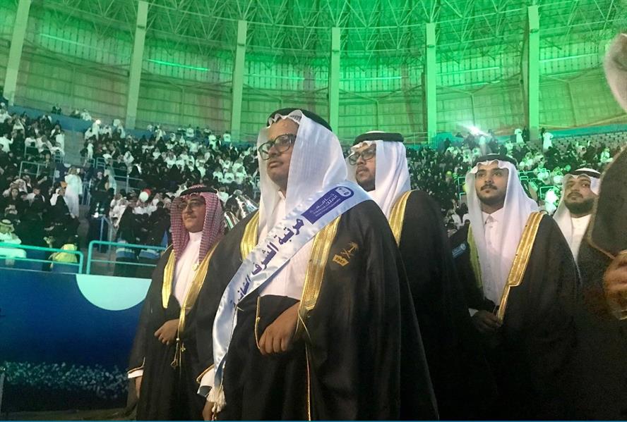 جامعة الملك سعود تسمح بحضور العائلات حفل التخرج لأول مرة.. وأمير الرياض: وجودهم عظيم (صور وفيديو)
