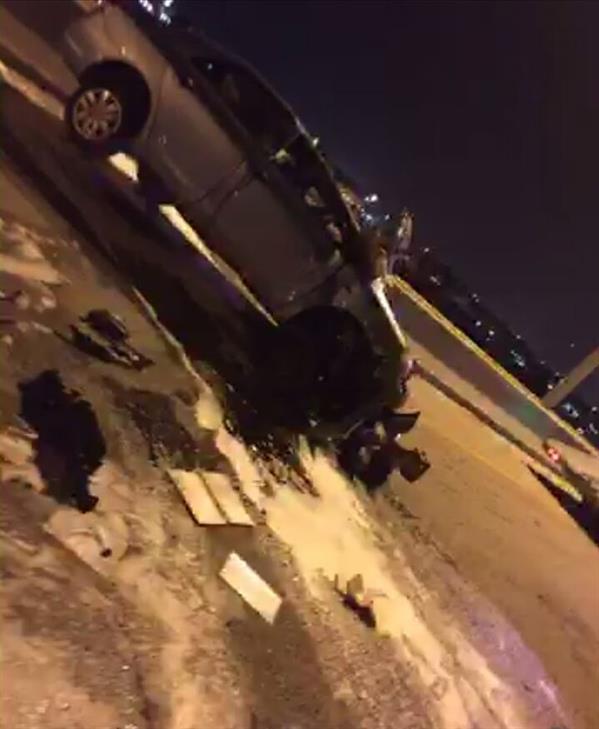  وفاة آسيوي و 4 إصابات وسقوط سيارتين في هبوط أسفلتي لكوبري