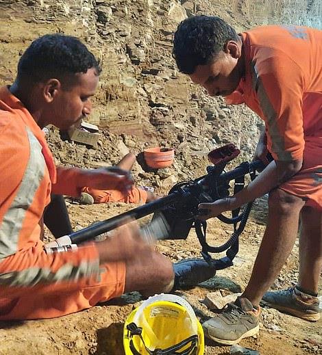 إنقاذ طفل هندي أصم وأبكم من بئر علق فيه 4 أيام