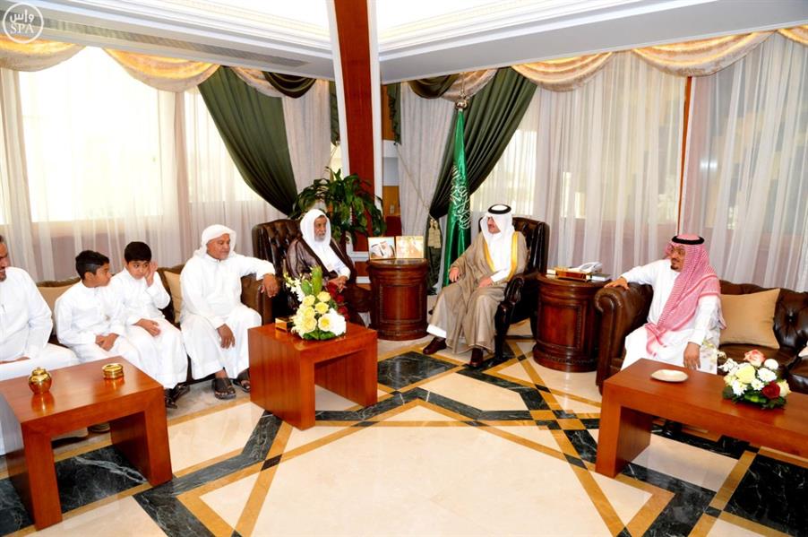 بالصور.. أمير المنطقة الشرقية يستقبل إمام مسجد العنود وأهالي الشهداء بالصور.. أمير المنطقة الشرقية يستقبل إمام مسجد العنود وأهالي الشهداء