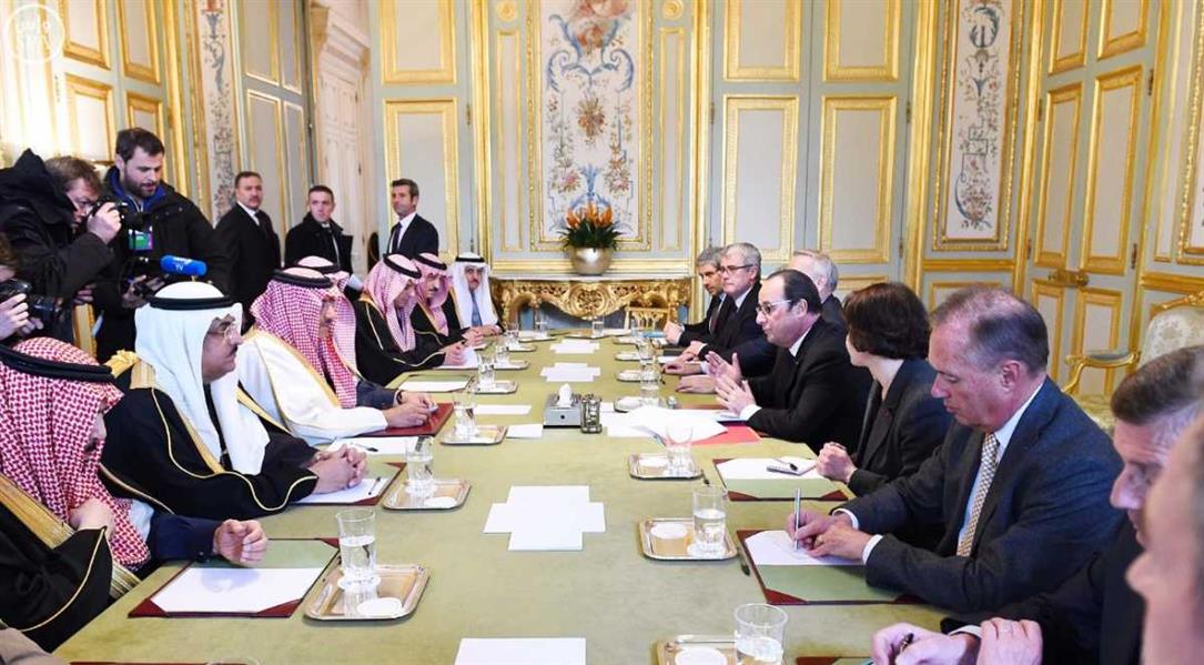 الرئيس الفرنسي يستقبل ولي العهد في الإليزيه.. ويمنحه أرفع الأوسمة الوطنية