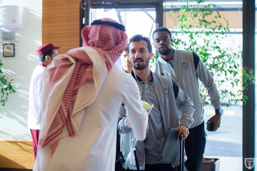 بعثة فريق الطائي تصل بريدة لمواجهة التعاون (صور)