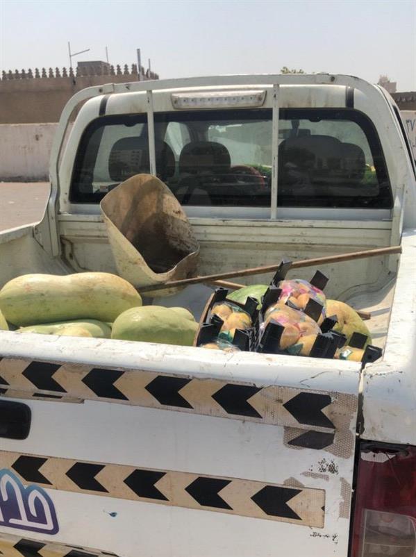 أمانة جدة تواصل حملتها على الباعة الجائلين وتصادر 7طن من الفواكه والخضروات