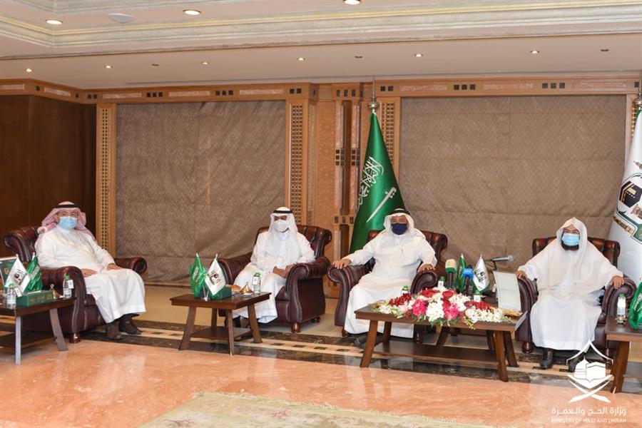 وزير الحج يتفقد الاستعدادات لبدء المرحلة الثانية من عودة العمرة والزيارة (