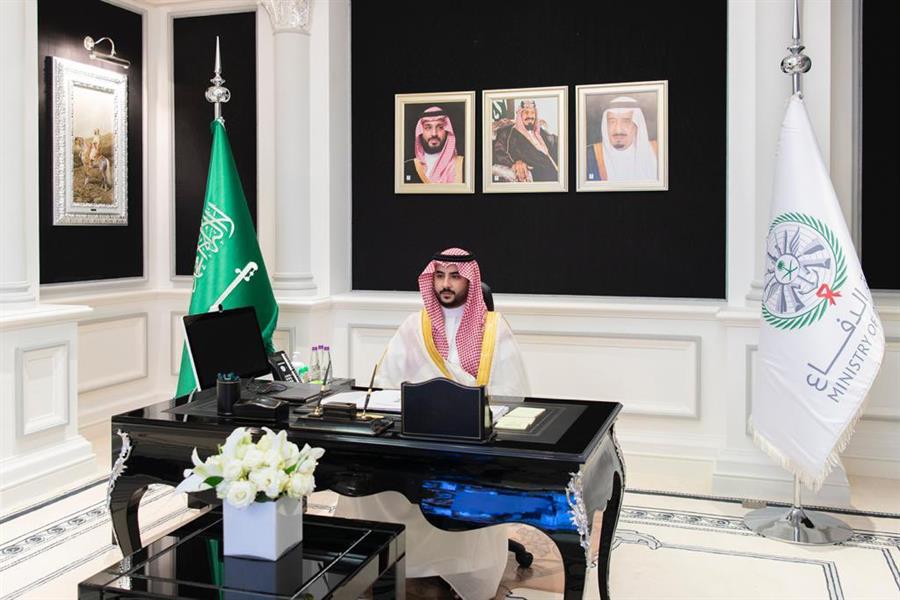ولي العهد يعايد منسوبي وزارة الدفاع بمناسبة حلول عيد الفطر