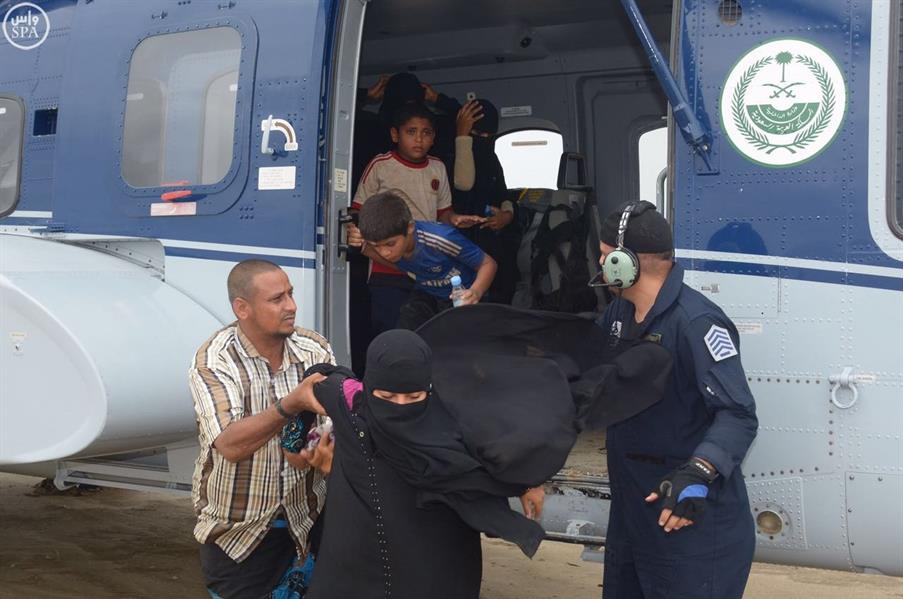 طيران الأمن ينقذ 28 شخصاً احتجزتهم السيول في وادي بيش بجازان