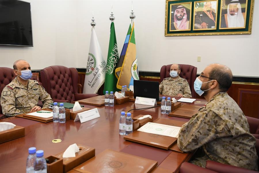 رئيس الأركان العامة يفتتح العام الدراسي الجديد لكلية القيادة والأركان رئيس الأركان العامة يفتتح العام الدراسي الجديد لكلية القيادة والأركان